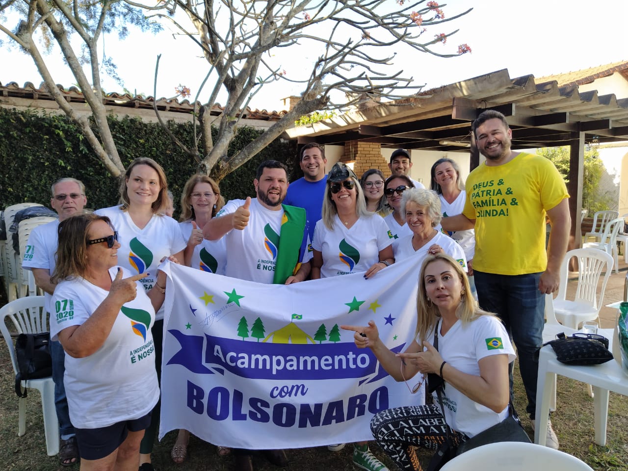 Direto da “Embaixada Conservadora”, casa do nosso querido amigo, o jornalista, Oswaldo Eustáquio.